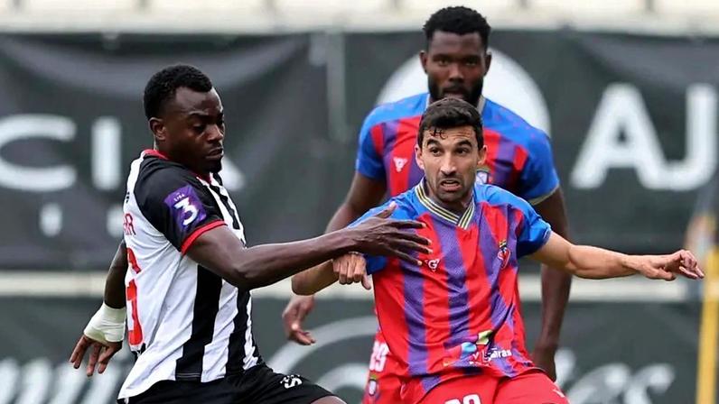 Jean Sinisterra (à esquerda) nos tempos de Varzim