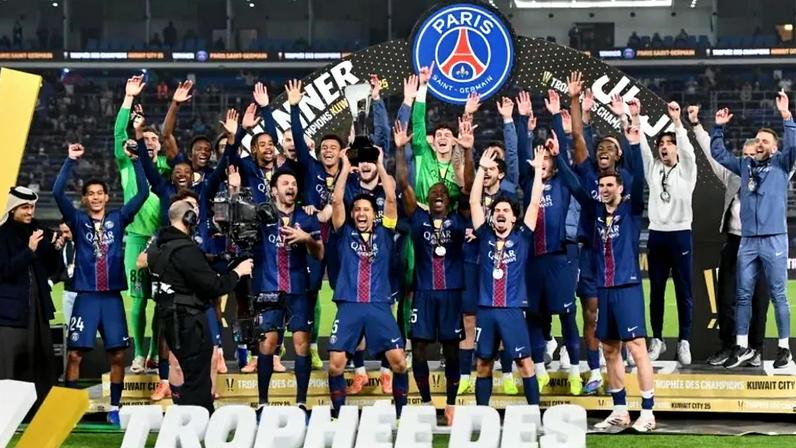 PSG festeja conquista da Supertaça