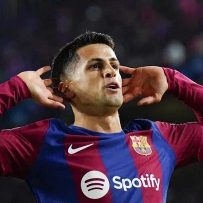 João Cancelo chega à Catalunha para assinar pelo Barcelona
