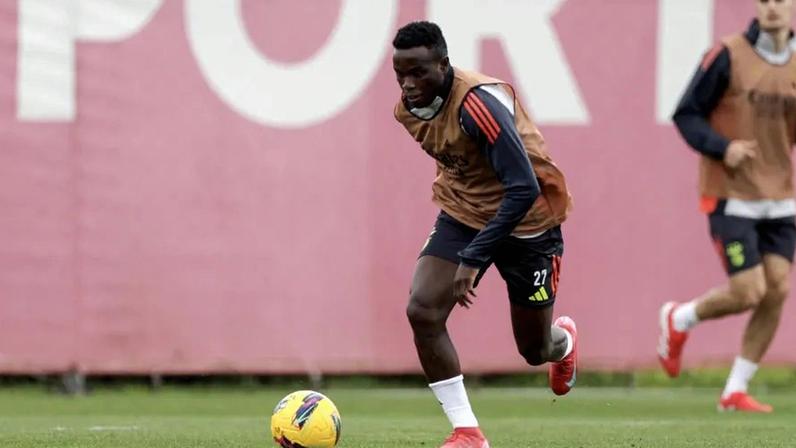 Bruma treina com o Benfica e mostra-se disponível para Mourinho