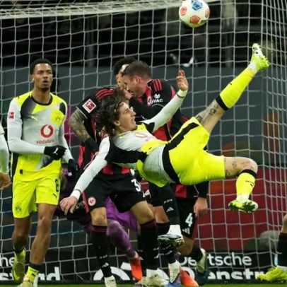 Dortmund empata no último minuto com o Eintracht em jogo de muitos golos
