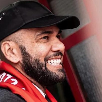 Dani Alves quer criar atmosfera de campeões