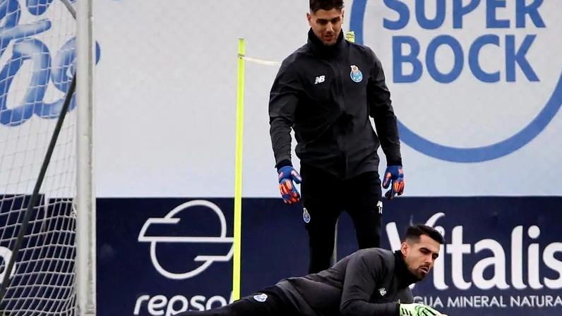 Cláudio Ramos pode substituir Diogo Costa no clássico