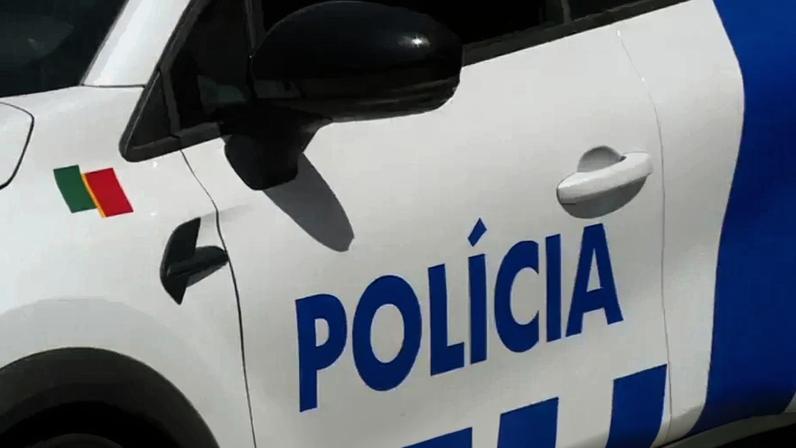 Dois polícias suspeitos de ficar com carteira com 1100 euros no Porto