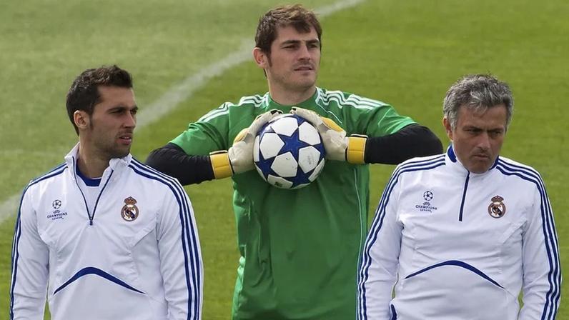 Arbeloa com Iker Casillas e José Mourinho durante os tempos de Real Madrid