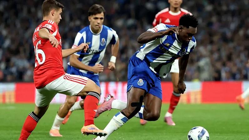 FC Porto-Benfica espera-se a queda de um gigante