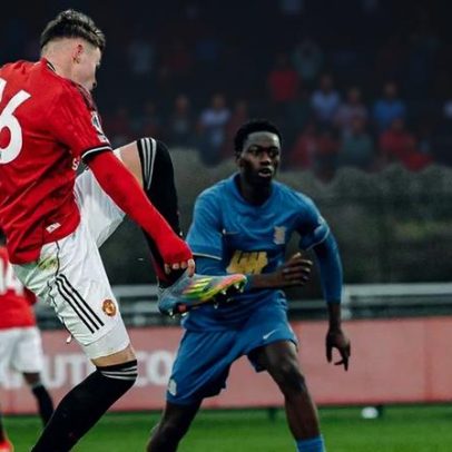 Filho de Wayne Rooney proibido de usar chuteiras pelo Man United, pai apoia