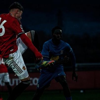 Filho de Wayne Rooney impedido de usar chuteiras pelo United, pai apoia decisão