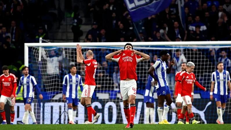 Benfica perde clássico e é eliminado da Taça de Portugal