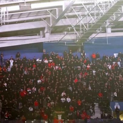 Benfica denuncia tratamento vergonoso a adeptos no Dragão com piso molhado