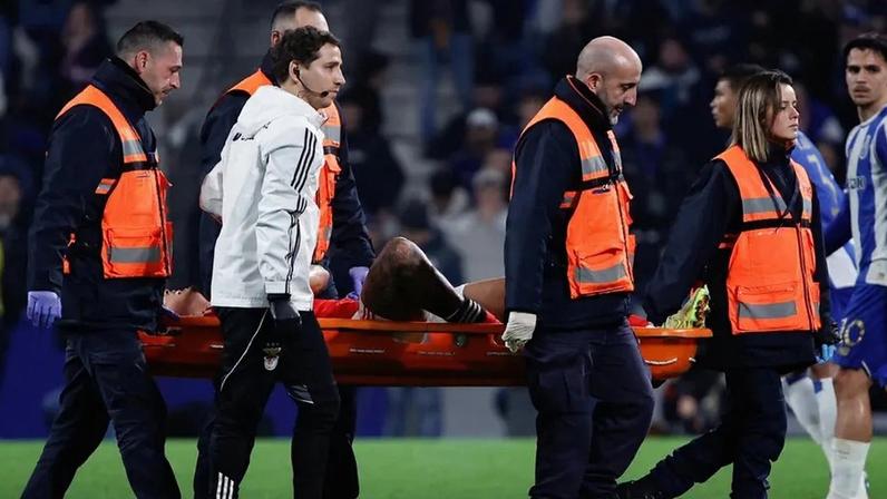 Richard Ríos saiu lesionado e com muitas queixas do clássico com o FC Porto