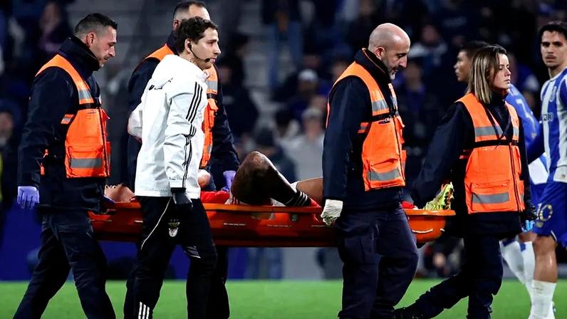 Richard Ríos saiu lesionado e com muitas queixas do clássico com o FC Porto