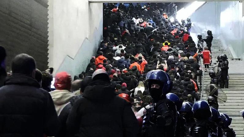 Tratamento de adeptos do Benfica no Dragão: responsabilização e revistas