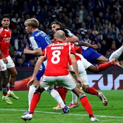 Bednarek marca no FC Porto-Benfica: quem esteve com quem no lance