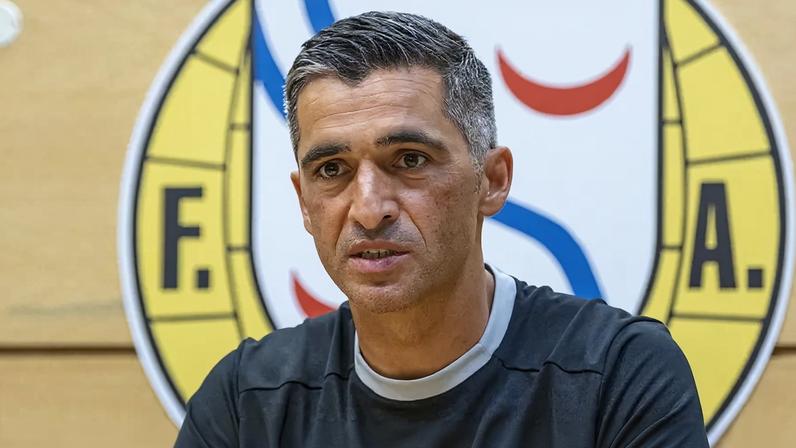 Custódio Castro, treinador do Alverca, durante a conferência