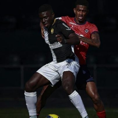Farense e UD Oliveirense empatam 0-0 após quatro remates ao ferro