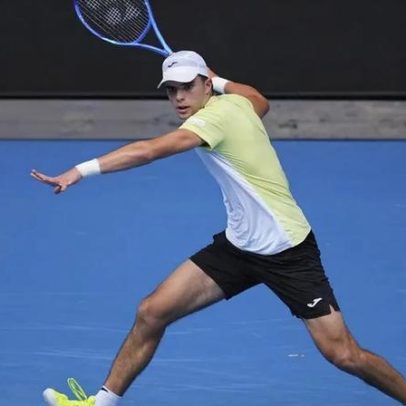 Jaime Faria faz jogo sólido e avança no Open da Austrália