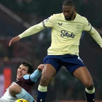 Beto ajuda Everton a travar sequência de 11 vitórias do Aston Villa em casa