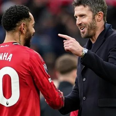 Rooney e estreia de Carrick remetem à era Ferguson