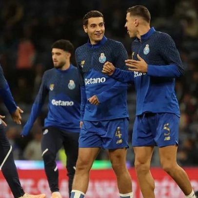 Muralha polaca retorna ao eixo na Liga Europa