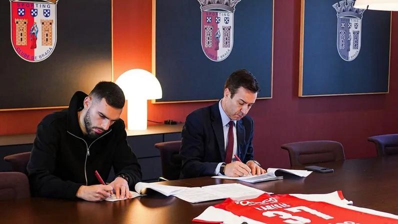 Barisic assina contrato com o Sp. Braga
