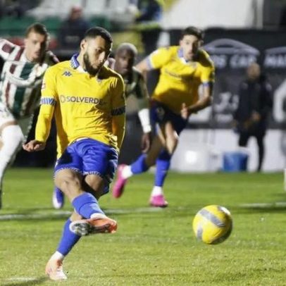 Begraoui marca hat-trick, iguala melhor época e mira Mundial