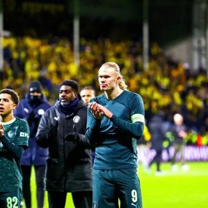 Plantel do Manchester City compensa adeptos que foram à Noruega