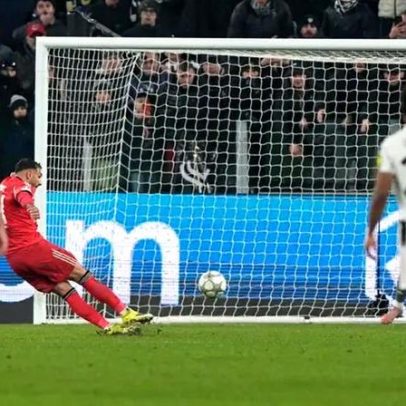 Pavlidis falha penálti no Juventus-Benfica