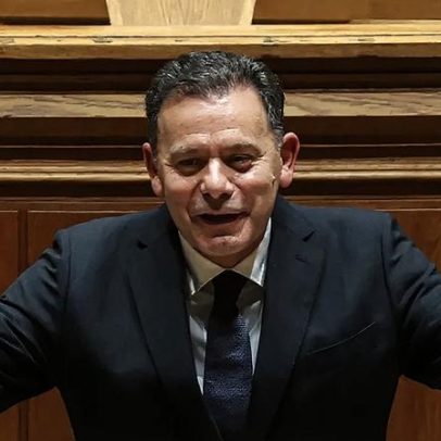 Luís Montenegro vai apresentar queixa por falsa troca de mensagens com Trump