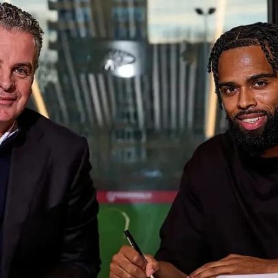 Feyenoord confirma contrato de St. Juste por temporada e meia