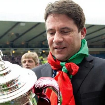 Renascimento do Hearts para vencer o Old Firm e Taça, salários em atraso