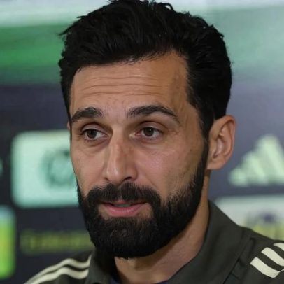 Arbeloa diz que, se Mourinho fala, ouve e analisa