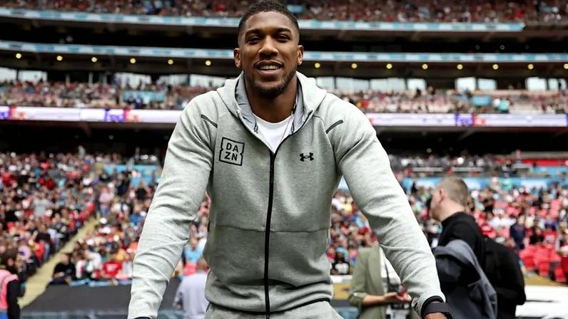Acidente de viação na Nigéria pode ter graves consequências na carreira de Anthony Joshua
