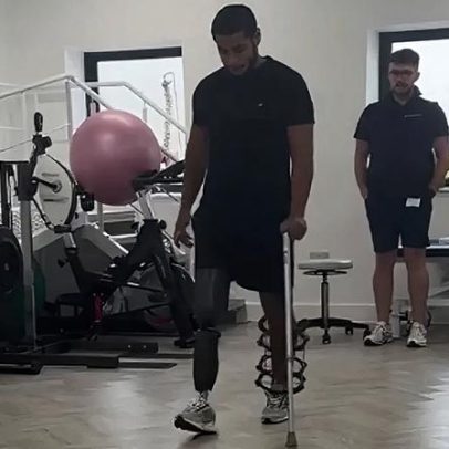 Condutora que atropelou ex-jogador do Bournemouth condenada a 28 meses de prisão