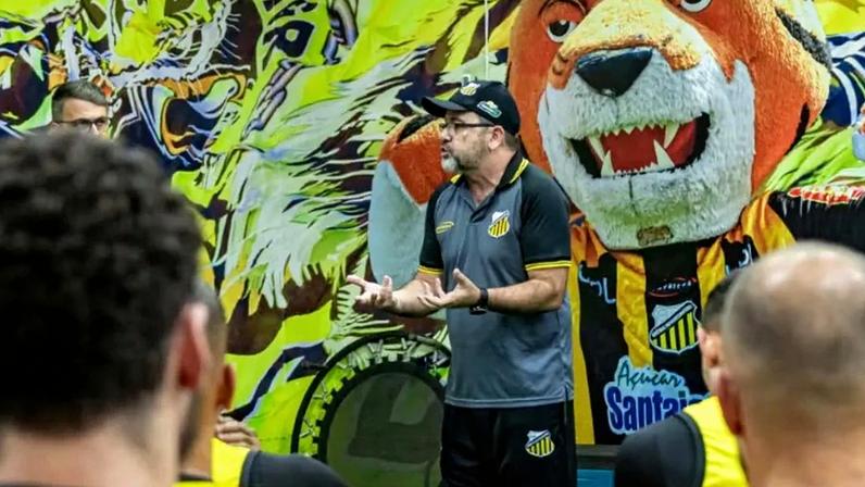 Enderson Moreira, treinador do Novorizontino