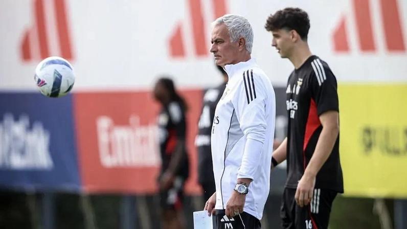 Mourinho afasta Manu e Bruma da convocatória para jogo com Estrela da Amadora