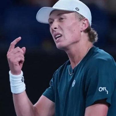 Djoko avança às quartas de final do Australian Open após desistência de Mensik