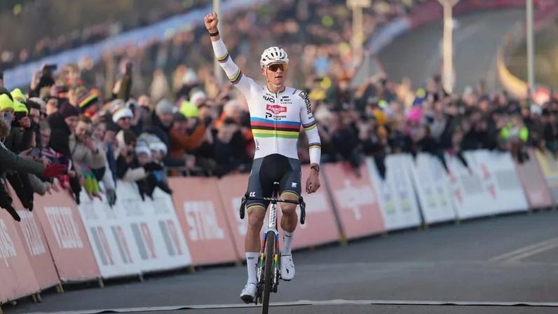 Van der Poel festeja