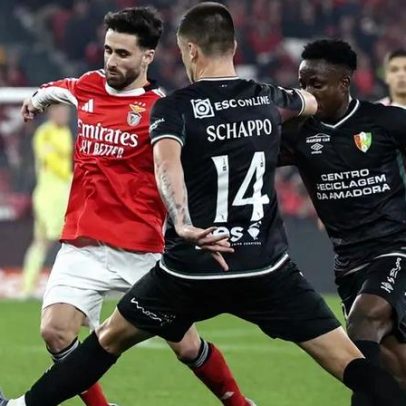 Schappo lamenta goleada na Luz mas destaca primeira parte equilibrada