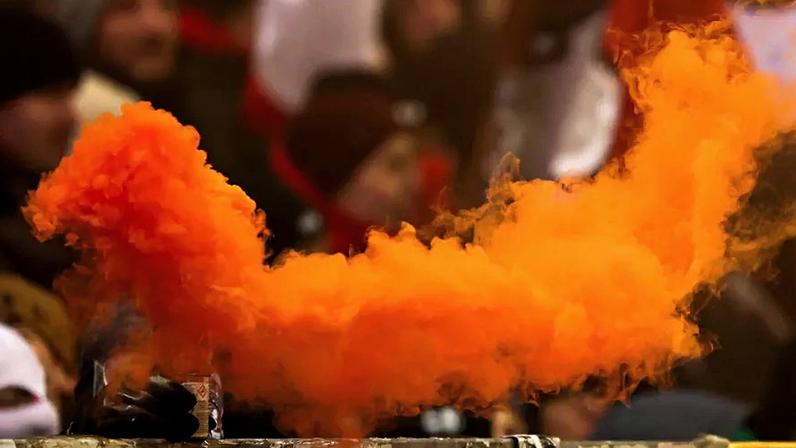 Confrontos entre ultras sérvios e croatas terminam com pelo menos 18 feridos e quase 100 detidos