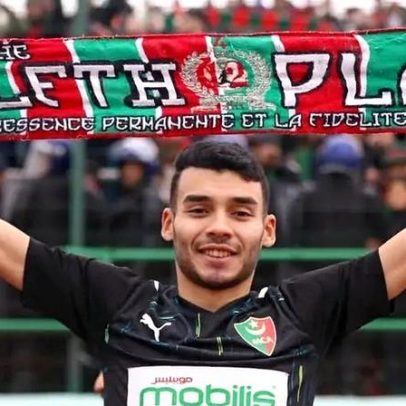 Farense garante extremo Mehdi Boucherit