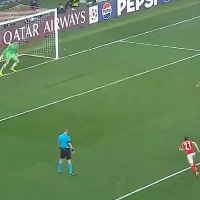 Pavlidis engana Courtois na marca de penálti e dá a reviravolta ao Real