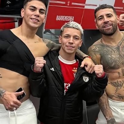 Enzo Barrenechea com proteção no ombro direito