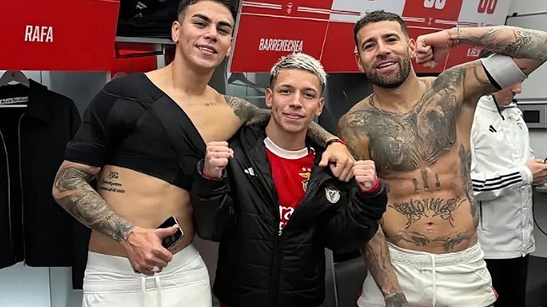 Enzo Barrenechea com proteção no ombro direito