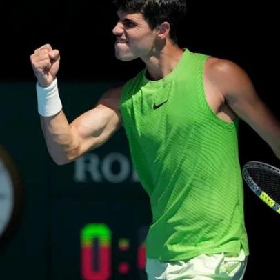 Alcaraz vence Zverev e chega à final do Open da Austrália