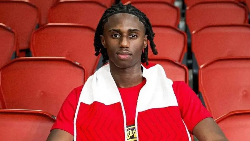Tchuda renova com o Benfica