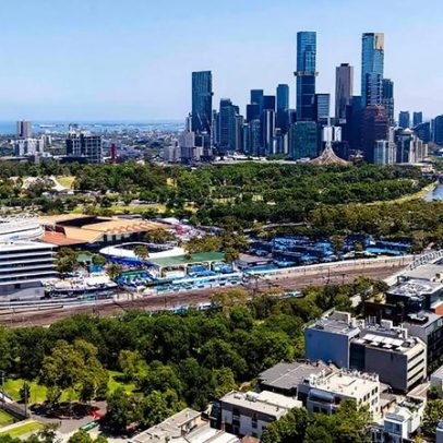 Tenistas denunciam ambiente no Open da Austrália com assobios e álcool excessivo