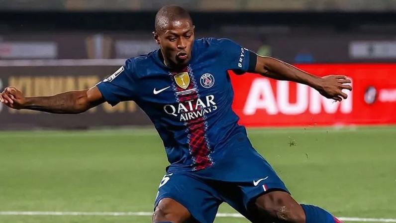 Nuno Mendes provoca defesa do Marselha: «Tenta para a próxima vez»