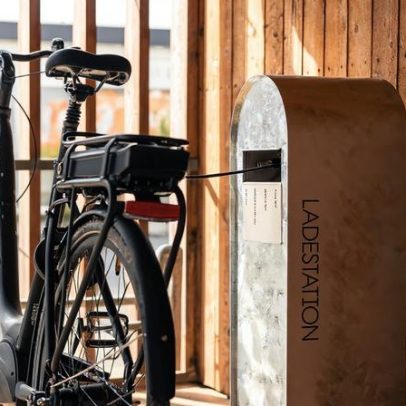 ONGs e empresas pressionam Bruxelas para uniformizar carregadores de e-bikes