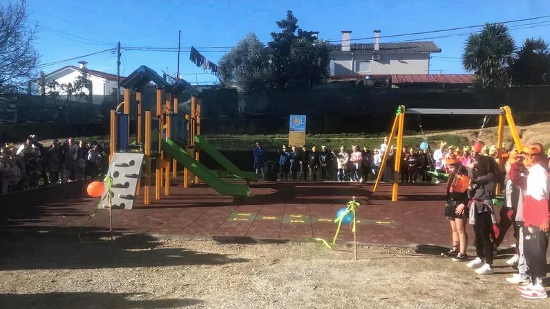 Inaugurado novo parque infantil em Brito